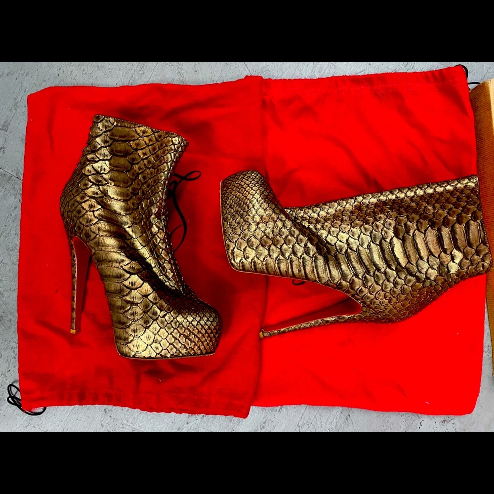 Super cute python booties